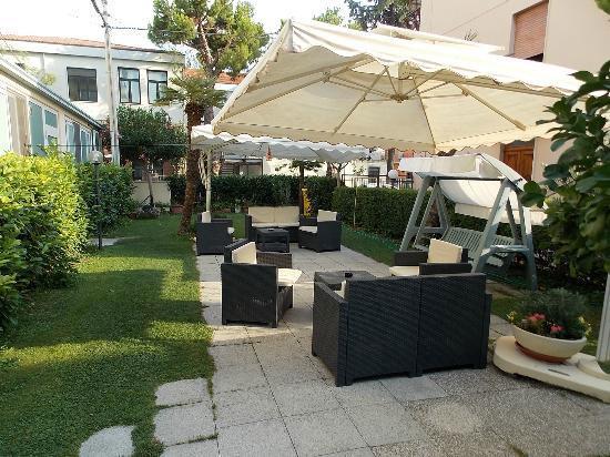 Hotel Corallo Пинето Экстерьер фото